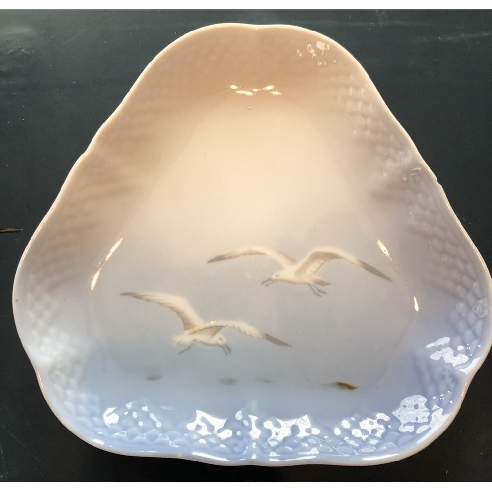B&G‎ Bing Grondahl Copenhagen Denmark Seagull 9" Triangle Platter Serving Plate